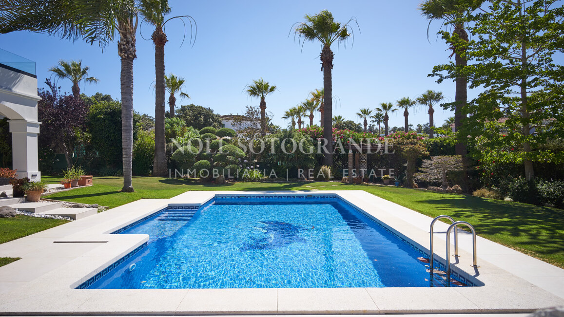 Moderne andalusische Villa zum Verkauf in Sotogrande