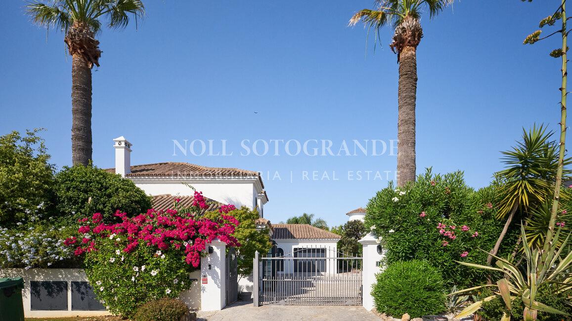 Moderne andalusische Villa zum Verkauf in Sotogrande