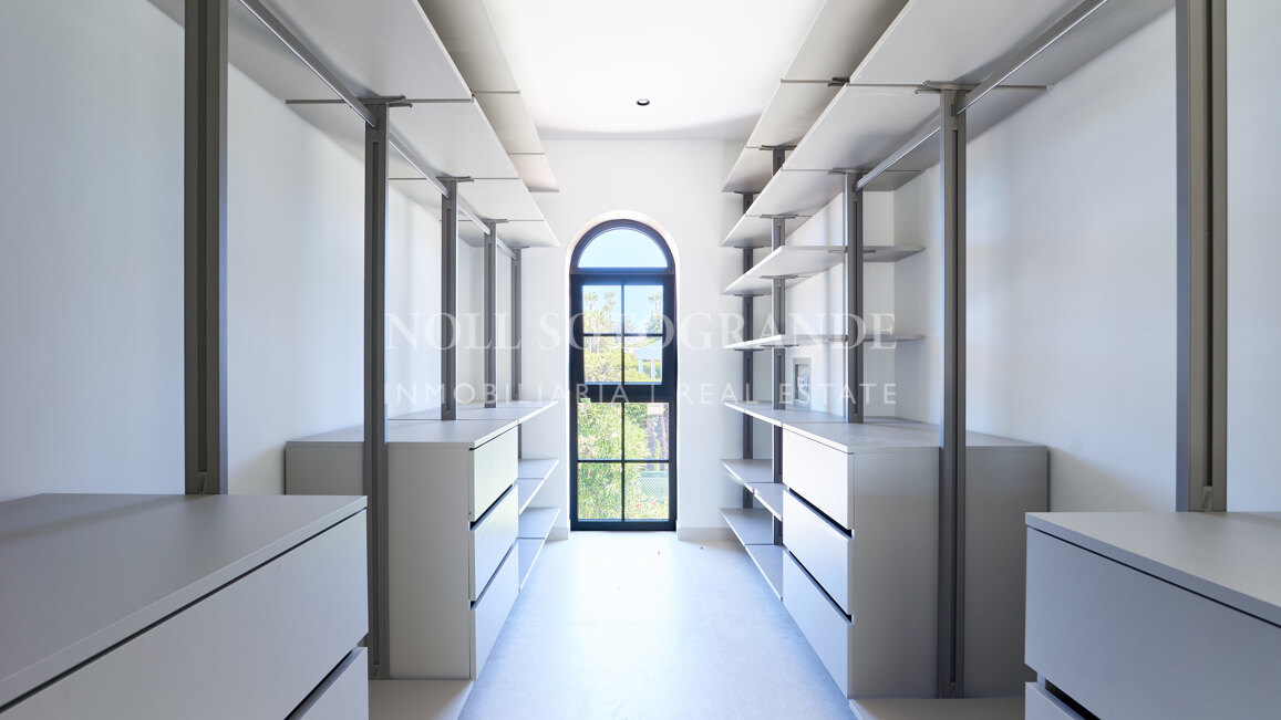 Moderne andalusische Villa zum Verkauf in Sotogrande