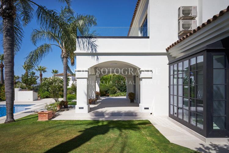 Moderne andalusische Villa zum Verkauf in Sotogrande