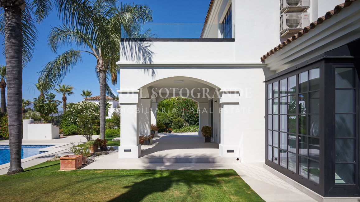 Moderne andalusische Villa zum Verkauf in Sotogrande