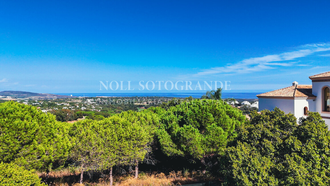 Baugrundstück zum Verkauf in Sotogrande Alto mit Meerblick