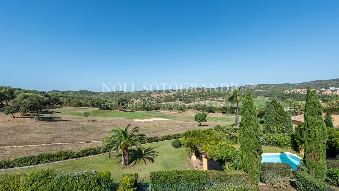 Reihenhaus mit 3 Schlafzimmern in erster Reihe in Los Cármenes, Sotogrande Alto