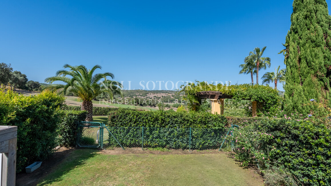 Reihenhaus mit 3 Schlafzimmern in erster Reihe in Los Cármenes, Sotogrande Alto
