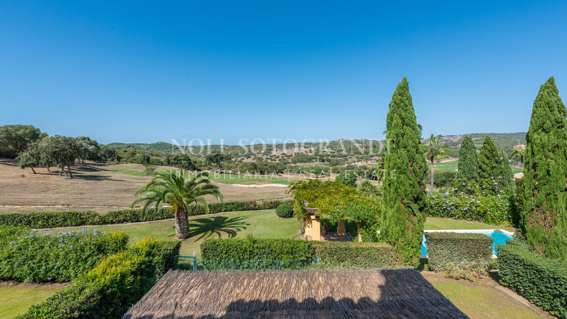 Reihenhaus mit 3 Schlafzimmern in erster Reihe in Los Cármenes, Sotogrande Alto