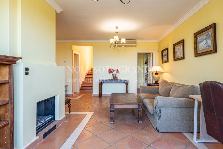 Reihenhaus mit 3 Schlafzimmern in erster Reihe in Los Cármenes, Sotogrande Alto