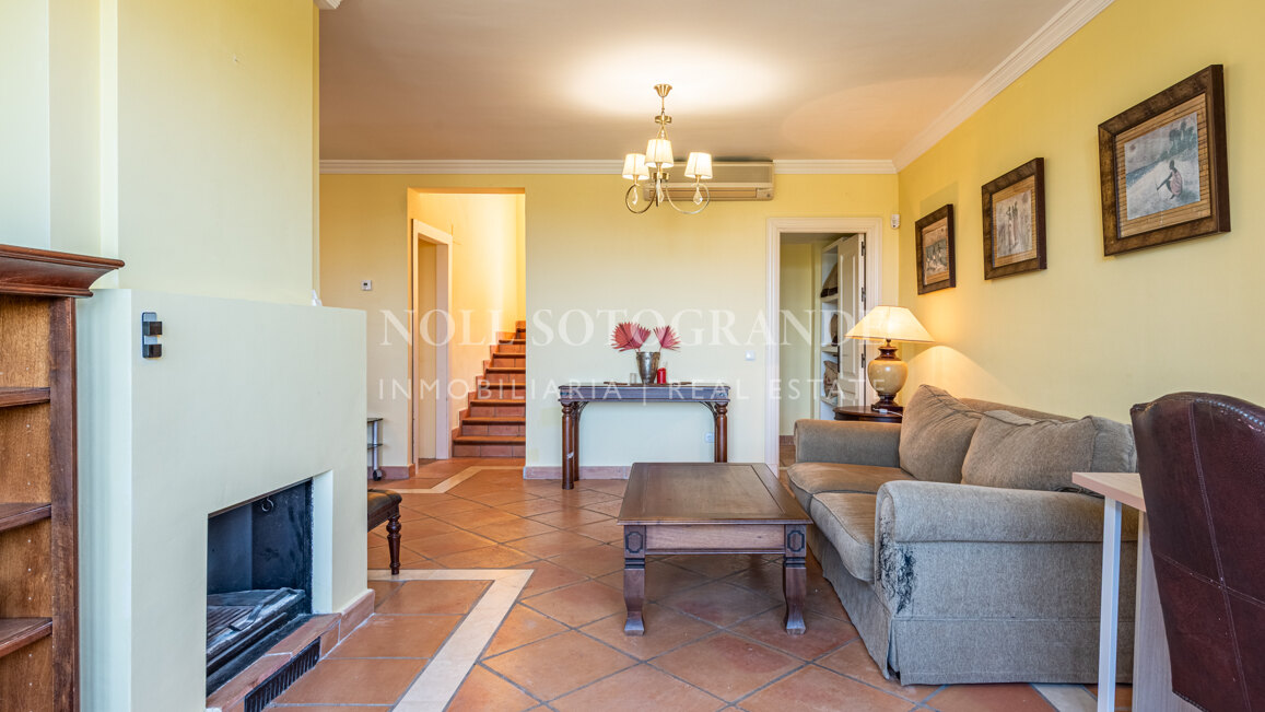 Reihenhaus mit 3 Schlafzimmern in erster Reihe in Los Cármenes, Sotogrande Alto
