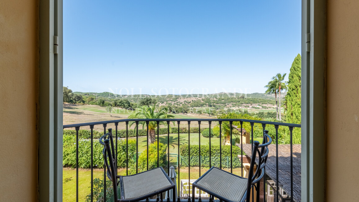 Reihenhaus mit 3 Schlafzimmern in erster Reihe in Los Cármenes, Sotogrande Alto