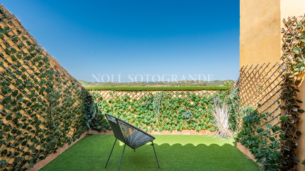 Reihenhaus mit 3 Schlafzimmern in erster Reihe in Los Cármenes, Sotogrande Alto