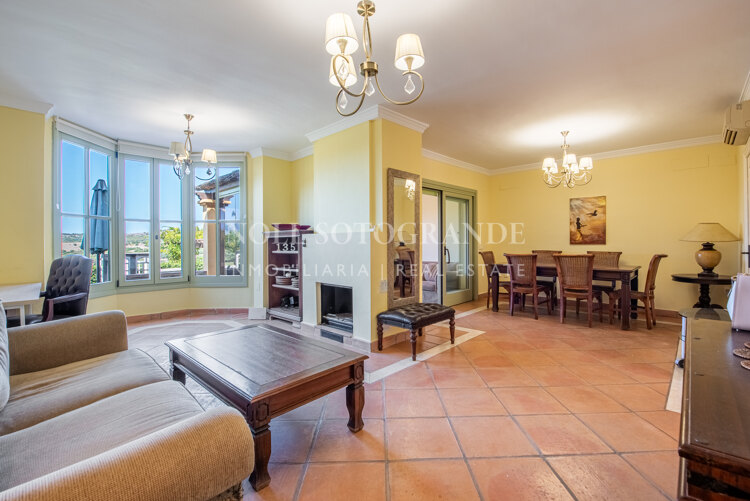 Reihenhaus mit 3 Schlafzimmern in erster Reihe in Los Cármenes, Sotogrande Alto