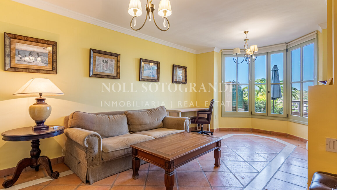 Reihenhaus mit 3 Schlafzimmern in erster Reihe in Los Cármenes, Sotogrande Alto