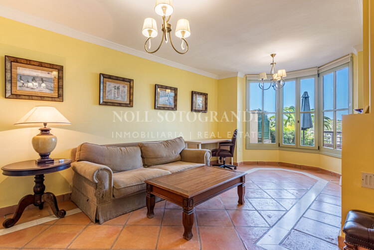 Reihenhaus mit 3 Schlafzimmern in erster Reihe in Los Cármenes, Sotogrande Alto