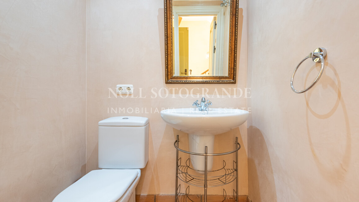 Reihenhaus mit 3 Schlafzimmern in erster Reihe in Los Cármenes, Sotogrande Alto