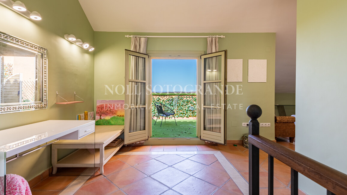 Reihenhaus mit 3 Schlafzimmern in erster Reihe in Los Cármenes, Sotogrande Alto