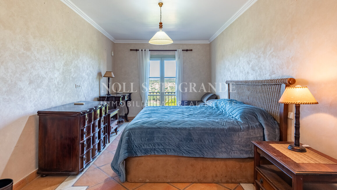 Reihenhaus mit 3 Schlafzimmern in erster Reihe in Los Cármenes, Sotogrande Alto