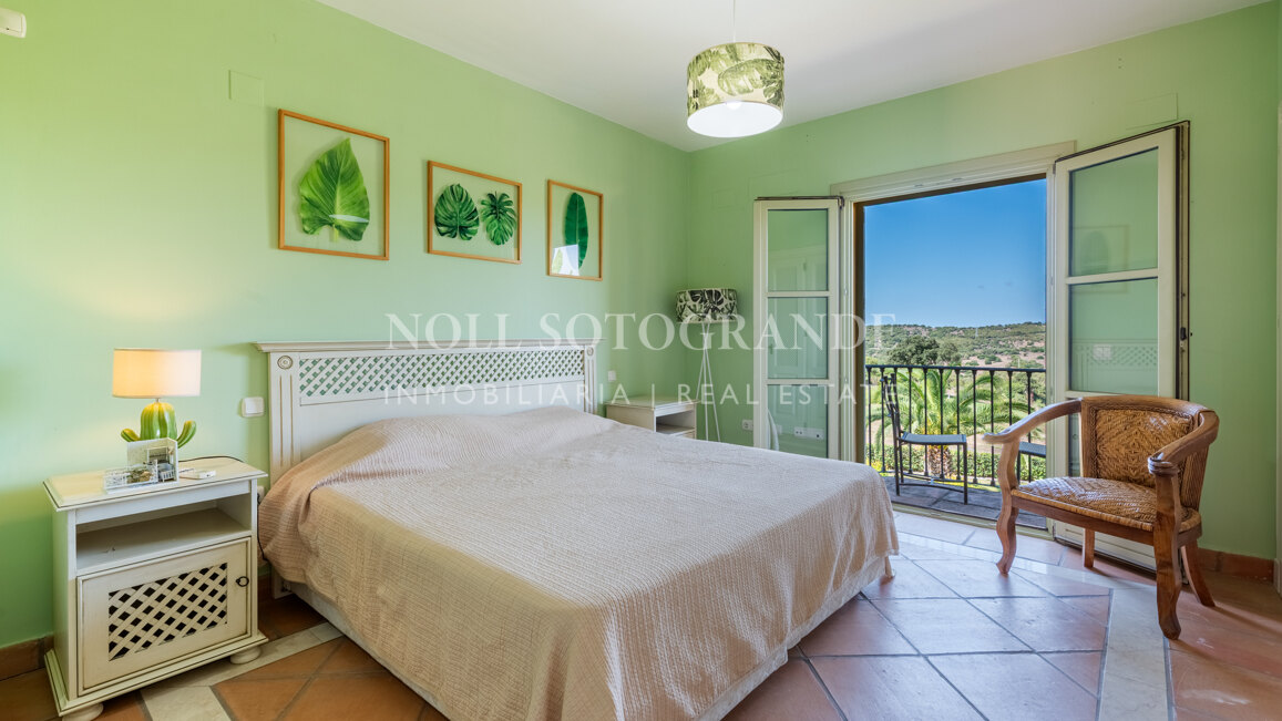 Reihenhaus mit 3 Schlafzimmern in erster Reihe in Los Cármenes, Sotogrande Alto