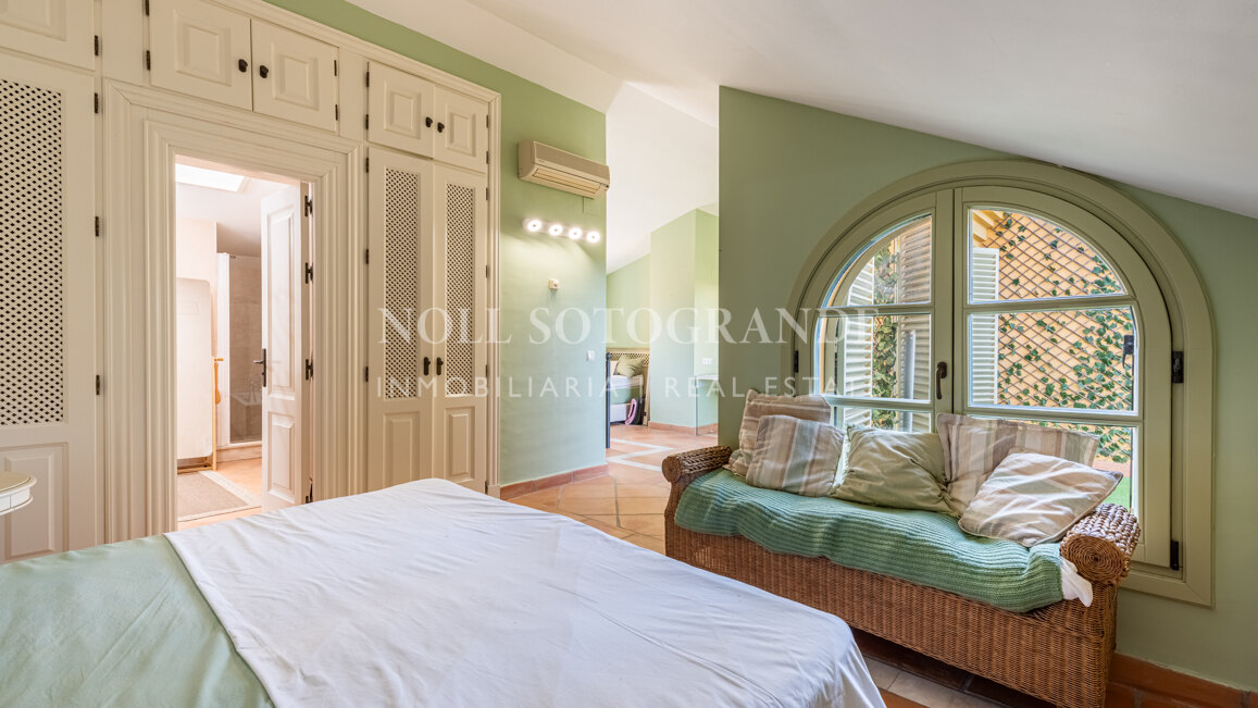 Reihenhaus mit 3 Schlafzimmern in erster Reihe in Los Cármenes, Sotogrande Alto