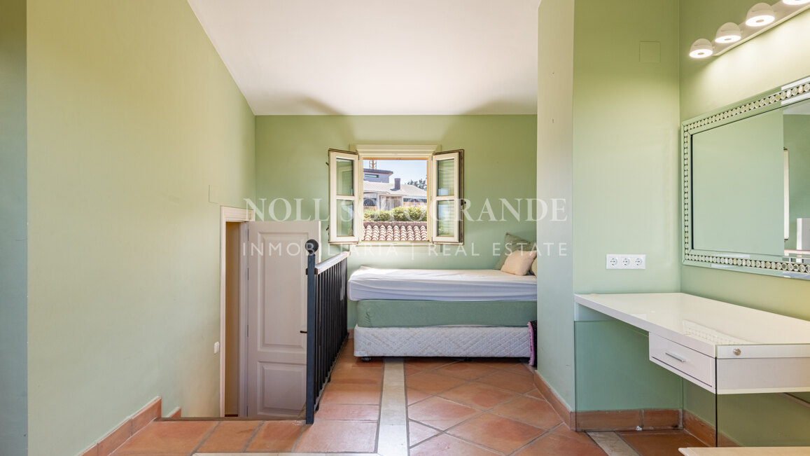 Reihenhaus mit 3 Schlafzimmern in erster Reihe in Los Cármenes, Sotogrande Alto