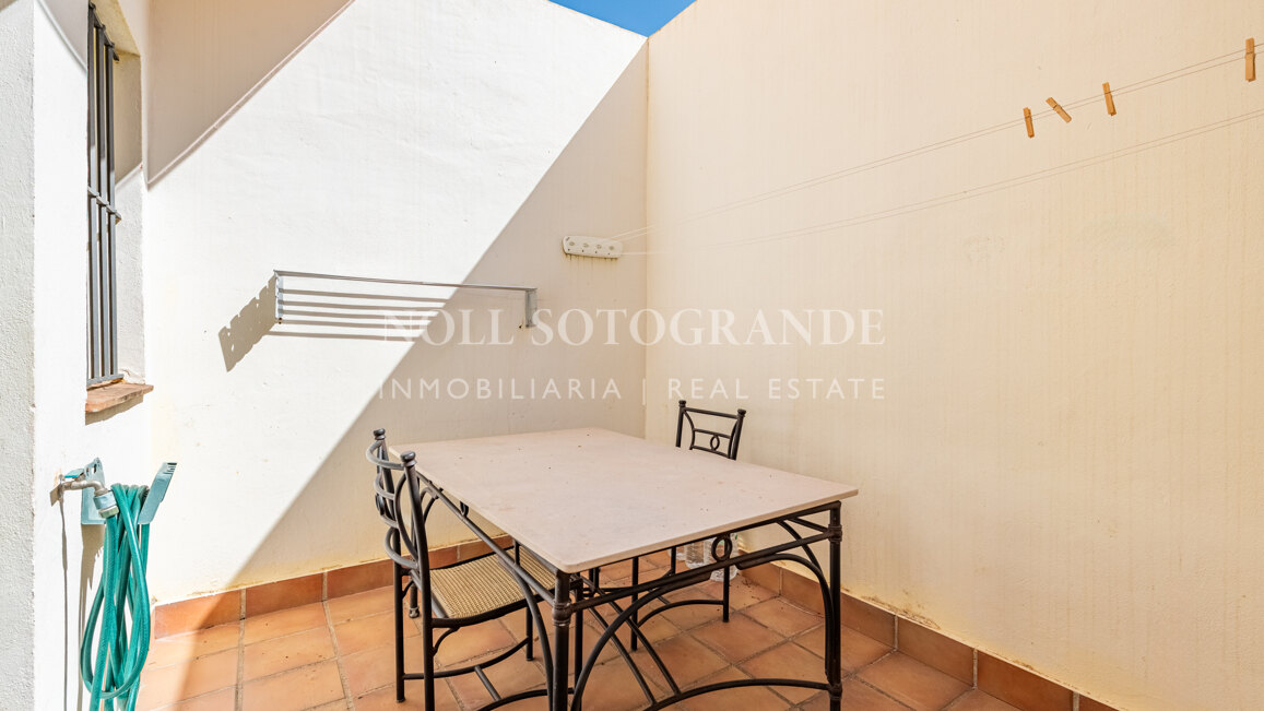 Reihenhaus mit 3 Schlafzimmern in erster Reihe in Los Cármenes, Sotogrande Alto