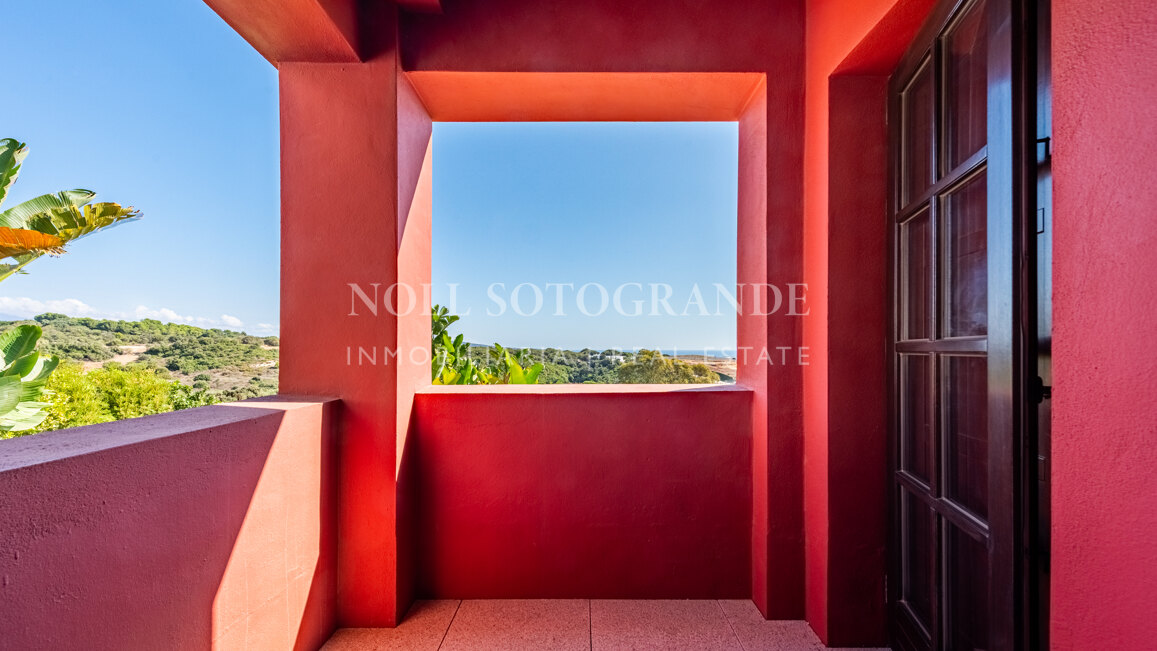 Elegantes Reihenhaus mit drei Schlafzimmern in Los Cortijos de la Reserva, Sotogrande