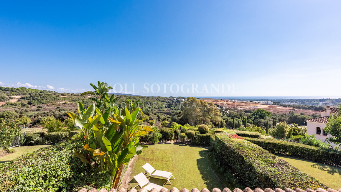 Elegantes Reihenhaus mit drei Schlafzimmern in Los Cortijos de la Reserva, Sotogrande