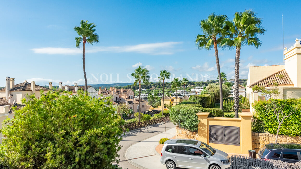Elegantes Reihenhaus in Los Cortijos de la Reserva, Sotogrande