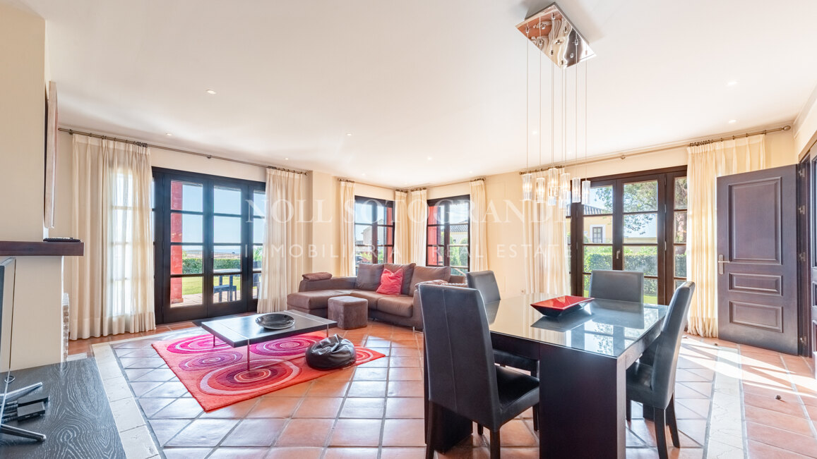 Elegantes Reihenhaus in Los Cortijos de la Reserva, Sotogrande