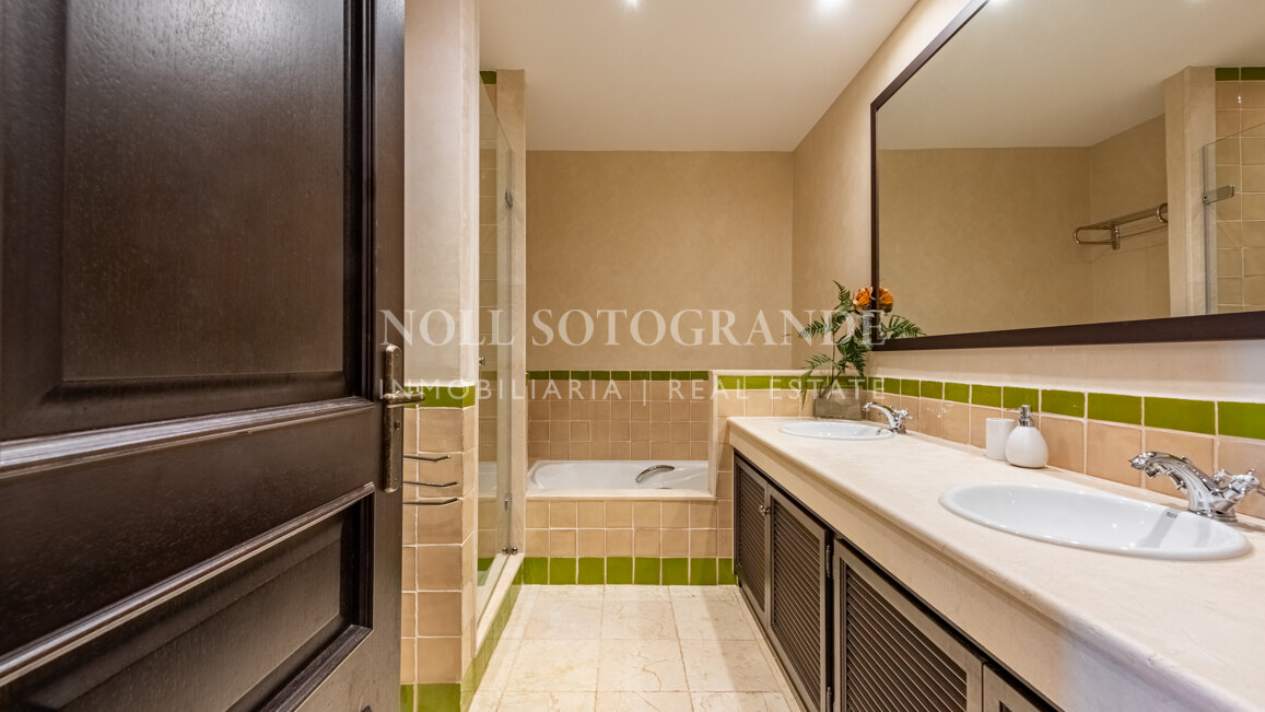 Elegantes Reihenhaus in Los Cortijos de la Reserva, Sotogrande