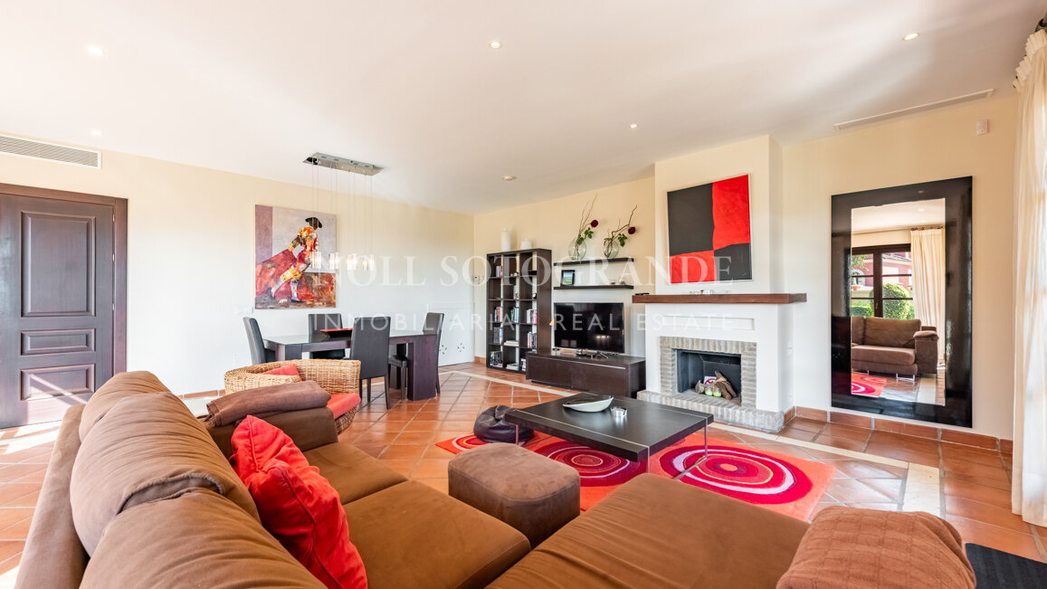 Elegantes Reihenhaus in Los Cortijos de la Reserva, Sotogrande