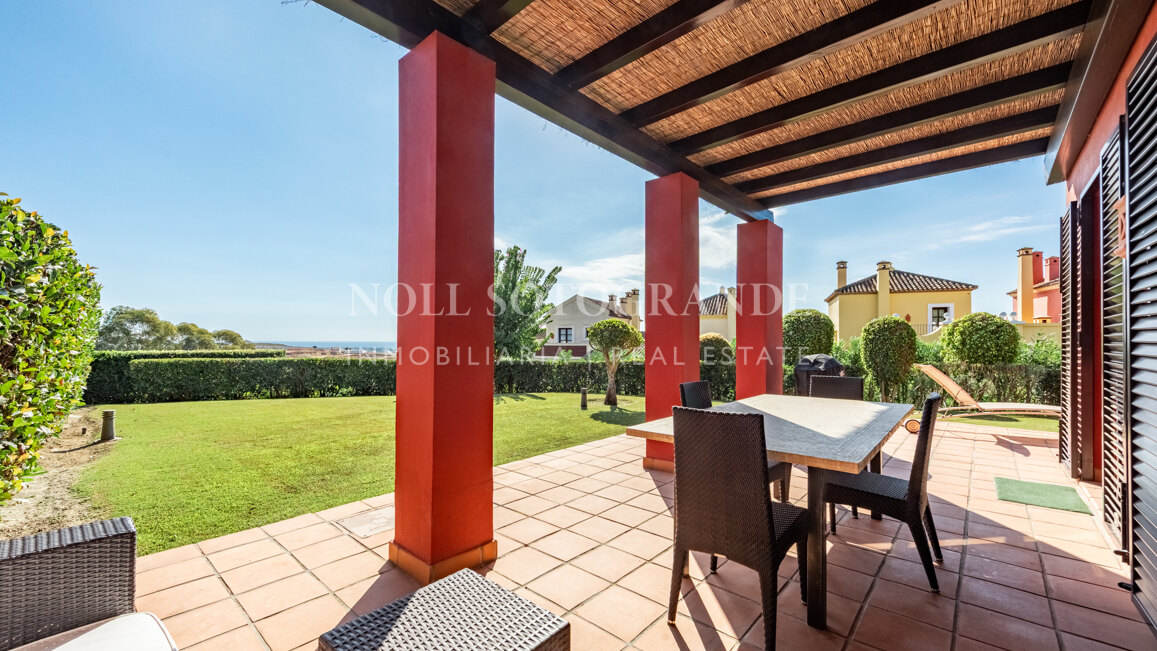 Elegantes Reihenhaus in Los Cortijos de la Reserva, Sotogrande