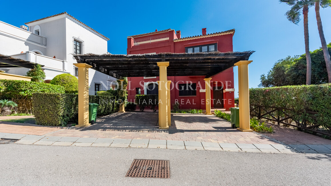 Elegantes Reihenhaus in Los Cortijos de la Reserva, Sotogrande