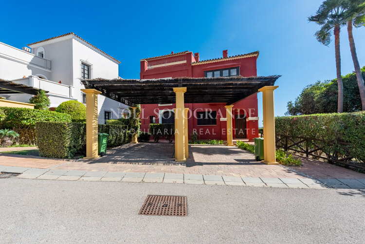 Elegantes Reihenhaus in Los Cortijos de la Reserva, Sotogrande