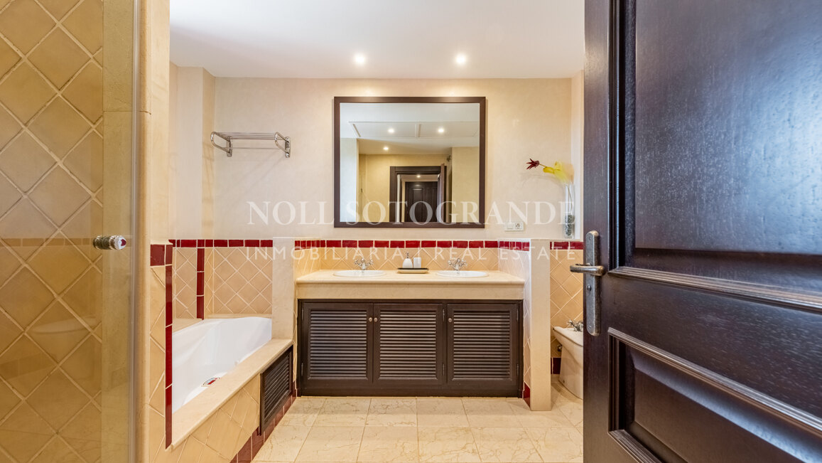 Elegantes Reihenhaus in Los Cortijos de la Reserva, Sotogrande