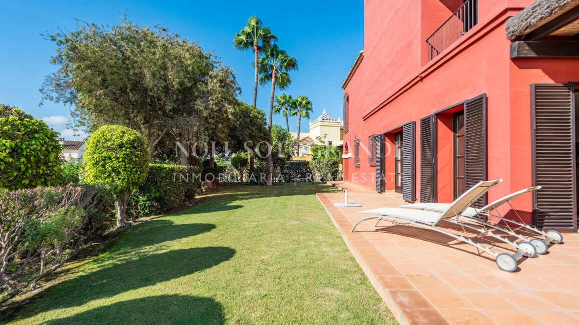 Elegantes Reihenhaus in Los Cortijos de la Reserva, Sotogrande