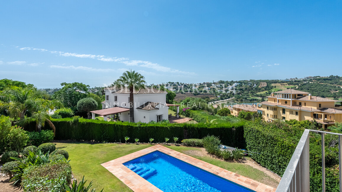 Villa Golden Bells – in guter Lage in Sotogrande Alto