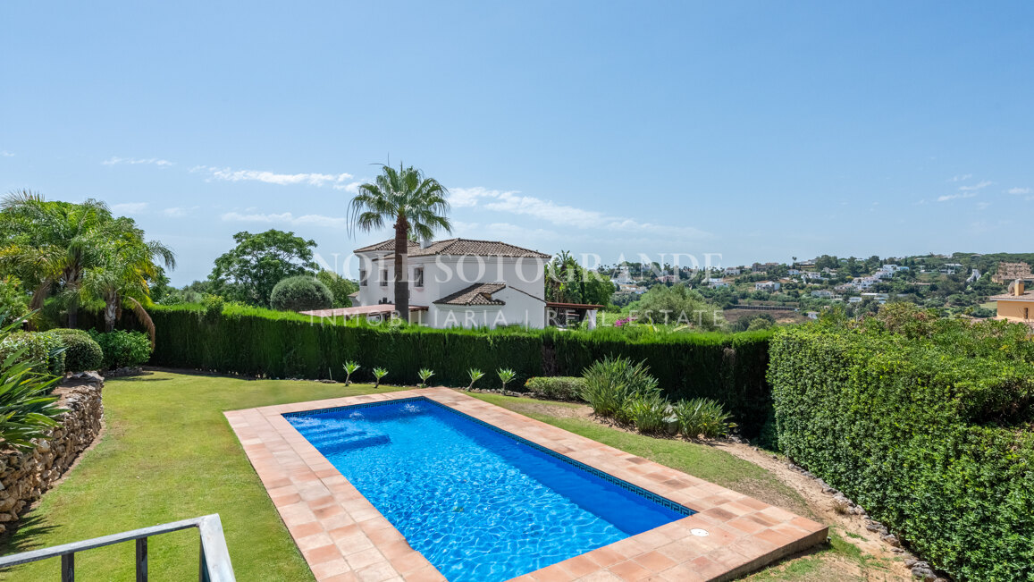 Villa Golden Bells – in guter Lage in Sotogrande Alto