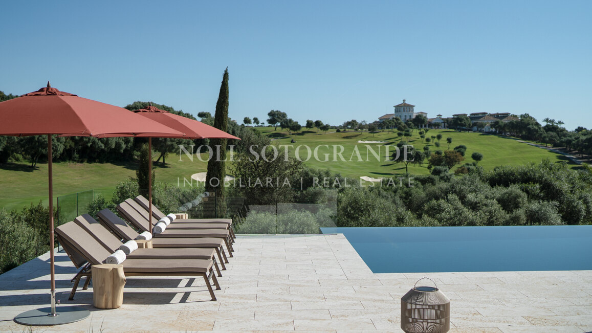 Ikonisches Wohnen in erster Golflinie