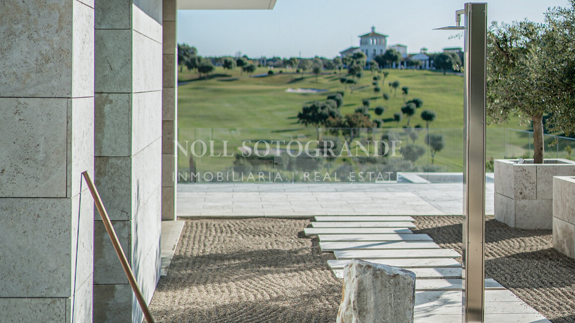 Ikonisches Wohnen in erster Golflinie