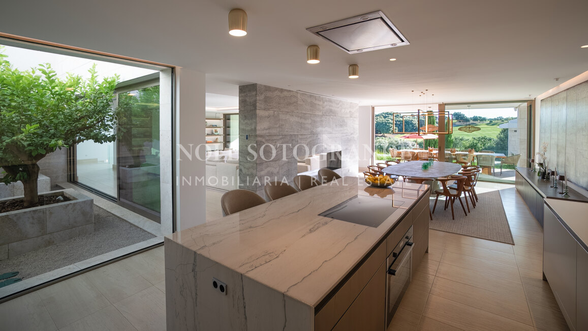 Ikonisches Wohnen in erster Golflinie