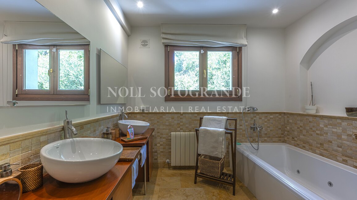 Villa Fuchasia, zum Verkauf in Sotogrande Alto