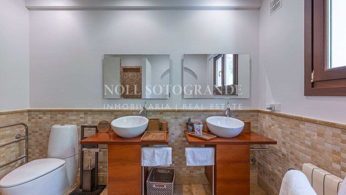 Villa Fuchasia, zum Verkauf in Sotogrande Alto