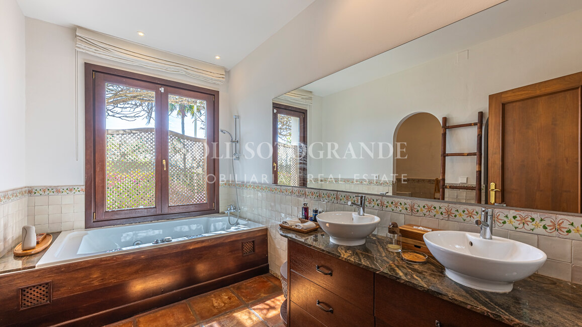 Villa Fuchasia, zum Verkauf in Sotogrande Alto