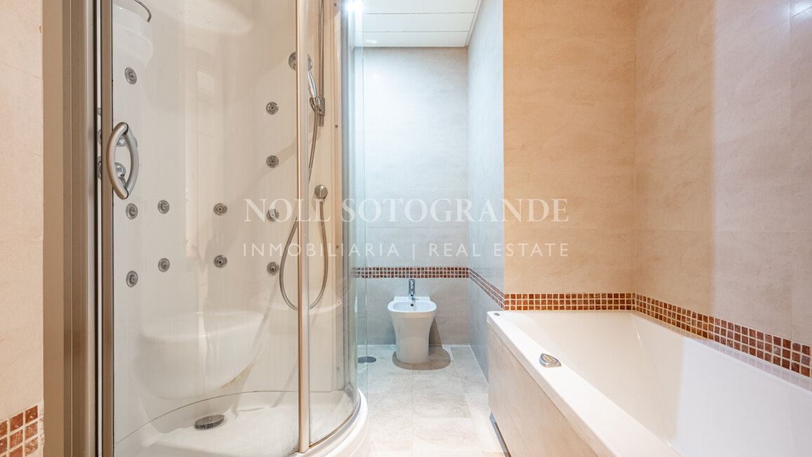 Erdgeschoss-Wohnung in Ribera del Marlin, Sotogrande