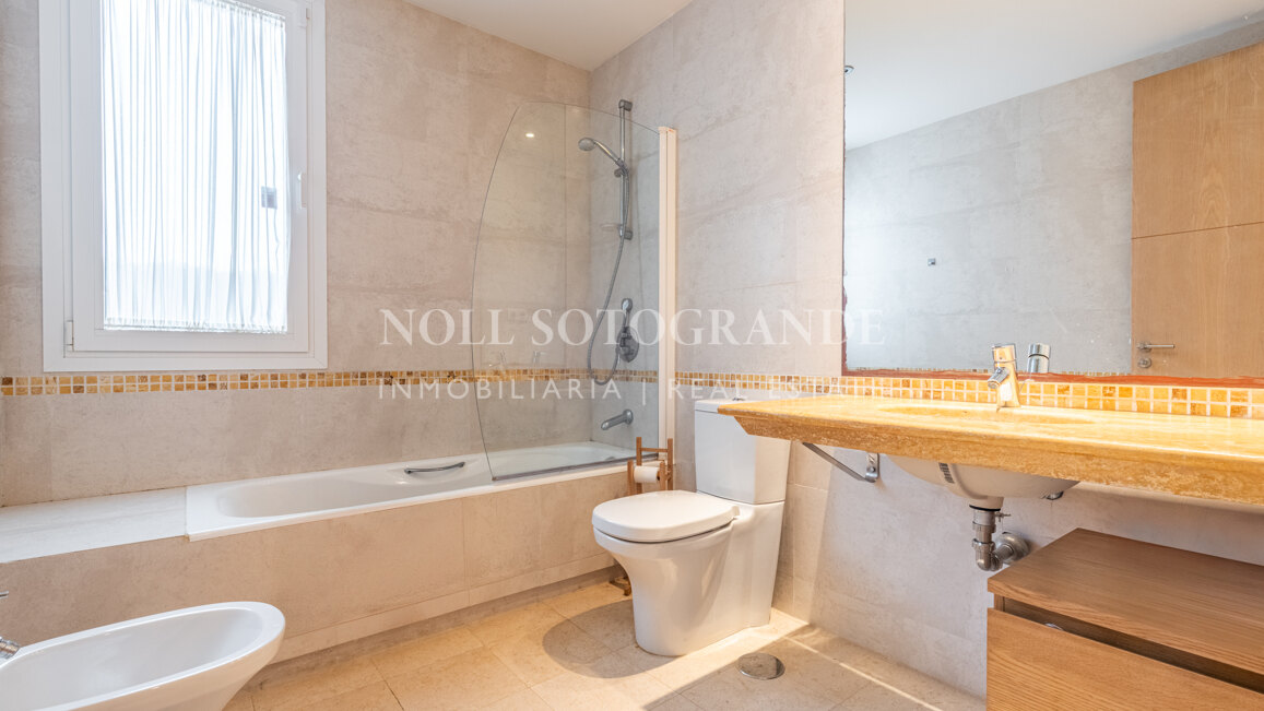 Erdgeschoss-Wohnung in Ribera del Marlin, Sotogrande