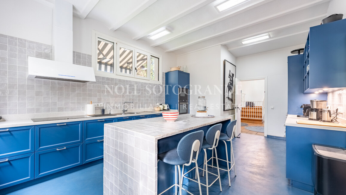 Charming Villa for sale in family -friendly location