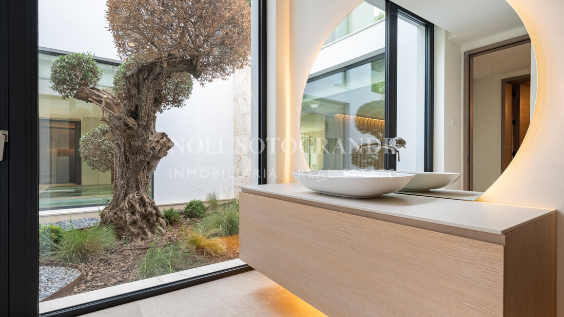 El Refugio - Contemporary Sea-View Villa, Sotogrande Alto