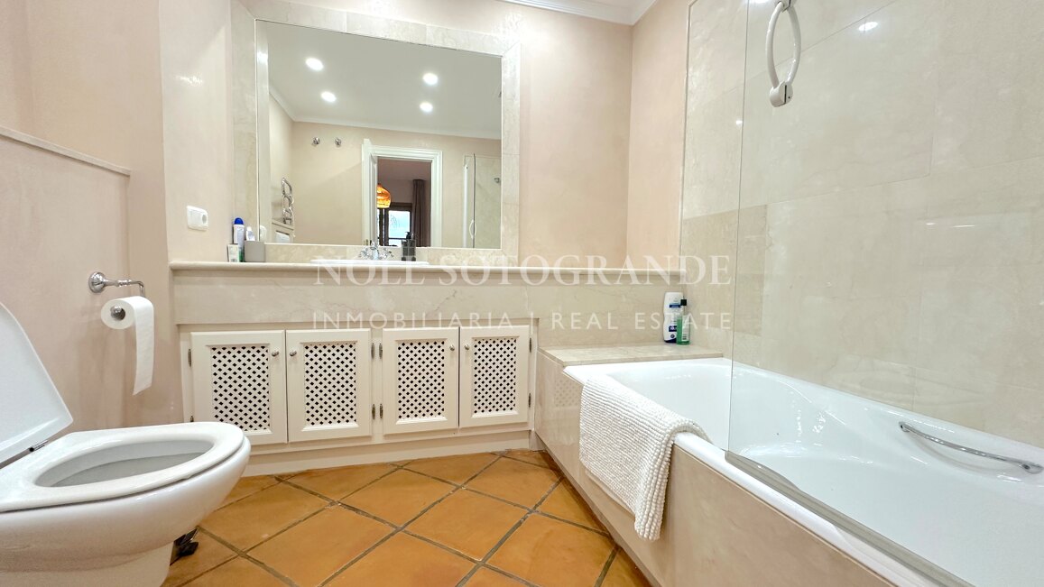 Reihenhaus in Los Cármenes, Sotogrande Alto