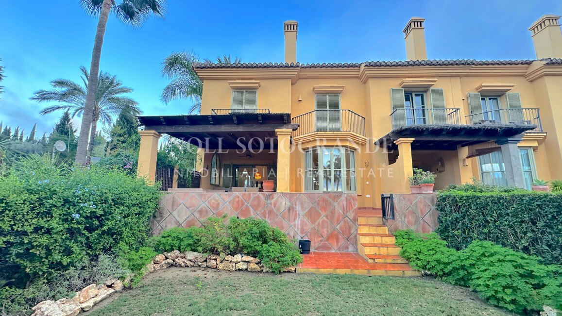 Reihenhaus in Los Cármenes, Sotogrande Alto