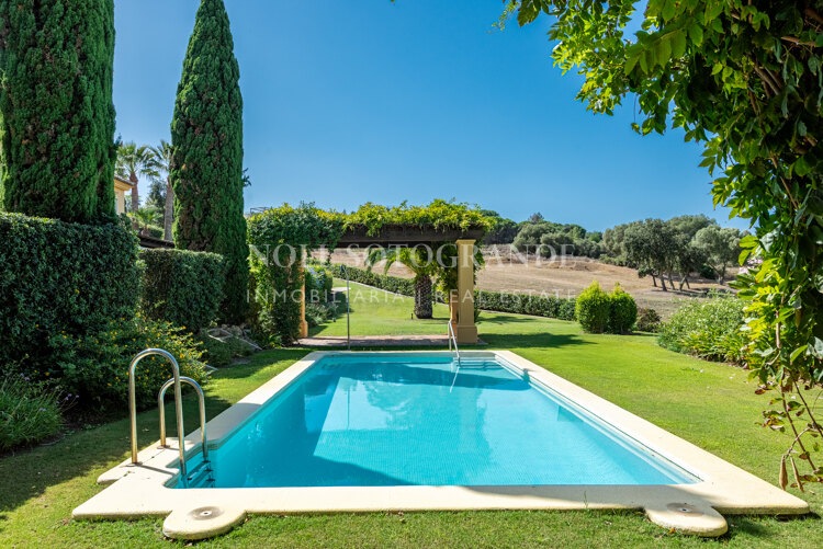 Reihenhaus in Los Cármenes, Sotogrande Alto