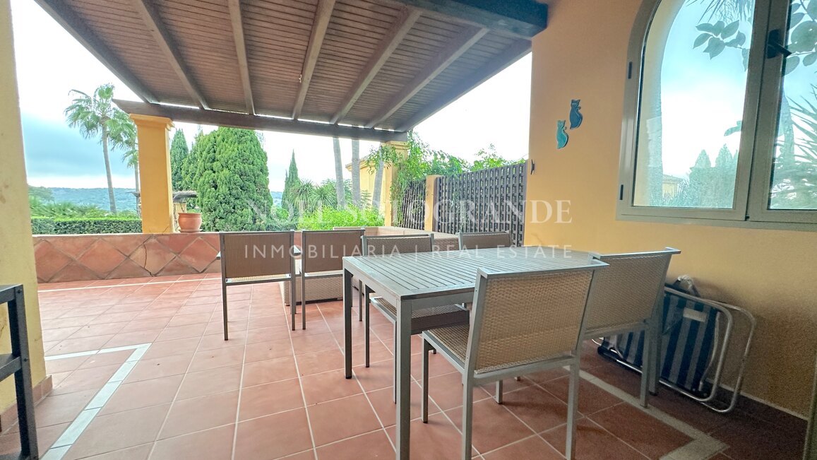 Reihenhaus in Los Cármenes, Sotogrande Alto